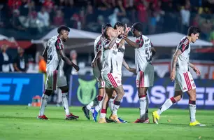 Cebolinha comemora gol em Vitória 1 x 2 Flamengo. (Foto: Jhony Pinho/AGIF)