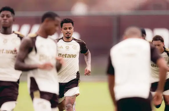 Com saída de Allan, Flamengo avalia reforçar o meio-campo. (Foto: Adriano Fontes/Flamengo)