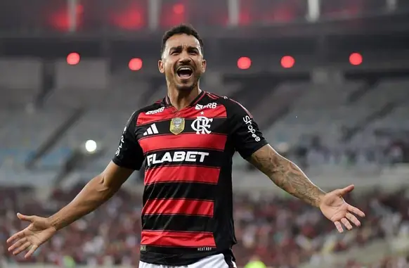 Danilo reage a comentário no Redação SporTV: 'Conversa pra boi dormir' (Foto: Thiago Ribeiro/AGIF)