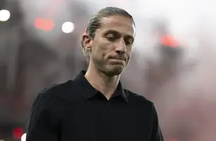 Filipe Luis, técnico do Flamengo, participa de uma coletiva de imprensa antes da final da Copa Conmebol Libertadores de 2025, no Estádio Monumental U Maratona, em 28 de novembro de 2025, em Lima, Peru. (Foto: Jorge Rodrigues / AGIF)