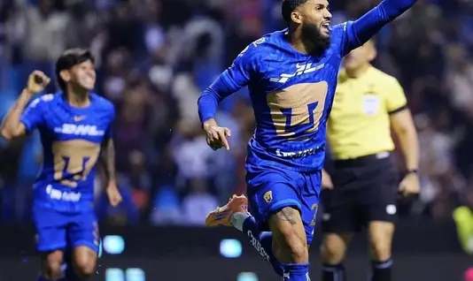 Juninho brilha no Pumas com gol decisivo no México