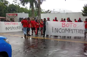 Protesto da torcida do Flamengo no Ninho do Urubu (Foto: Reprodução / X Twitter / @PapaRubroNegro)