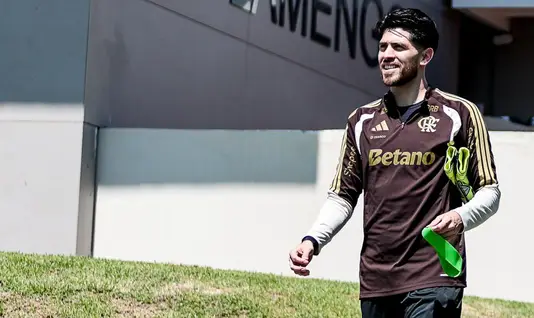 Rossi brilha e garante vitória crucial do Flamengo