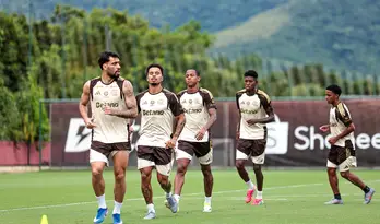 Wallace Yan treina no Flamengo após negociações