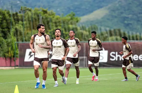 Wallace Yan retorna aos treinos no Flamengo após fim de negociações (Foto: Gilvan de Souza/Flamengo)