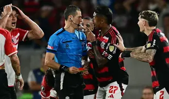 Sob pressão, Flamengo defende jogadores e prega responsabilidade